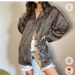 Silky cheetah button down